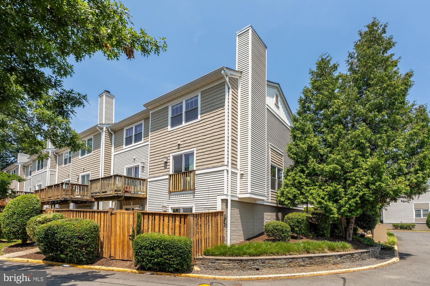 3831 9TH RD S, ARLINGTON, Virginia 22204, 3 Bedrooms Bedrooms, ,3 BathroomsBathrooms,Residential,For sale,3831 9TH RD S,VAAR2059392 MLS # VAAR2059392