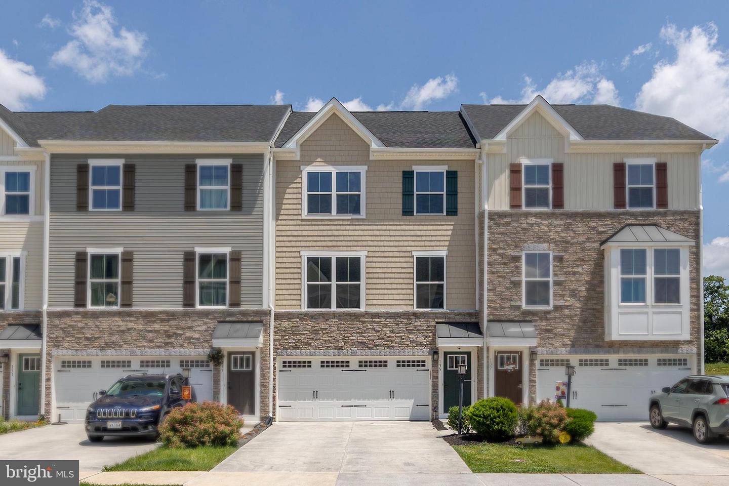 135 BURKWOOD TER, LAKE FREDERICK, Virginia 22630, 3 Bedrooms Bedrooms, ,3 BathroomsBathrooms,Residential,For sale,135 BURKWOOD TER,VAFV2034974 MLS # VAFV2034974