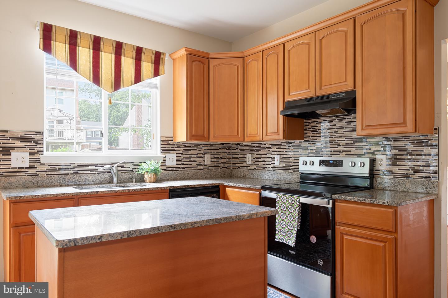 14704 HANNA CT, CENTREVILLE, Virginia 20121, 4 Bedrooms Bedrooms, ,3 BathroomsBathrooms,Residential,For sale,14704 HANNA CT,VAFX2249464 MLS # VAFX2249464