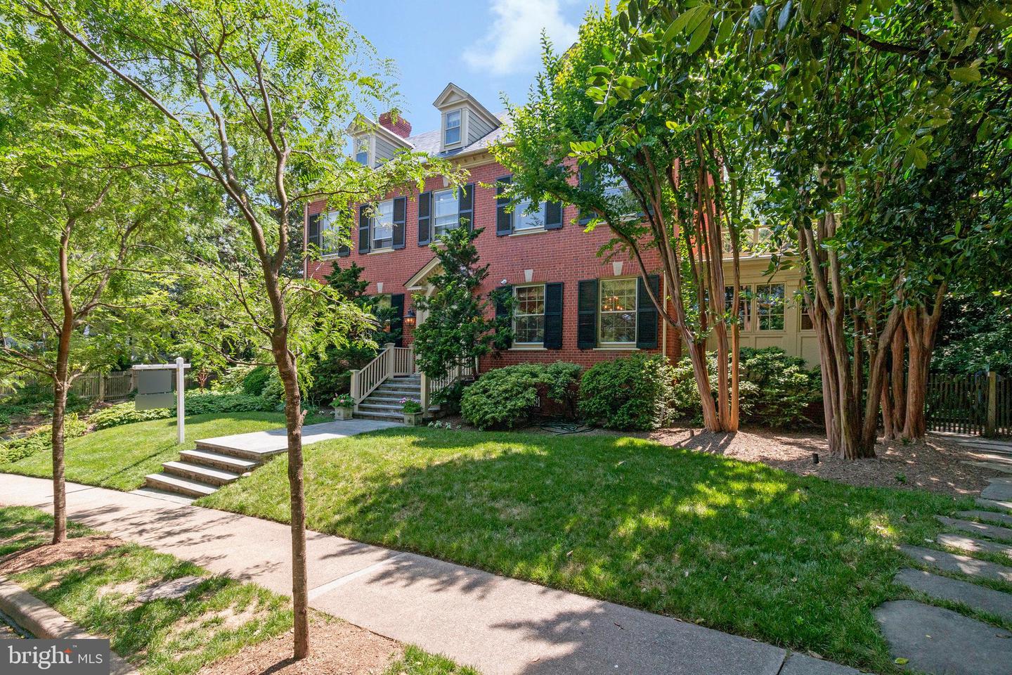 412 N VIEW TER, ALEXANDRIA, Virginia 22301, 5 Bedrooms Bedrooms, ,4 BathroomsBathrooms,Residential,For sale,412 N VIEW TER,VAAX2046860 MLS # VAAX2046860