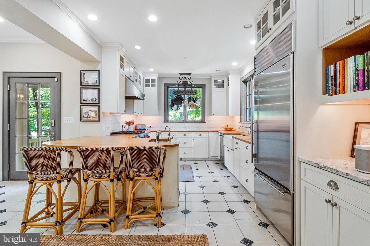 412 N VIEW TER, ALEXANDRIA, Virginia 22301, 5 Bedrooms Bedrooms, ,4 BathroomsBathrooms,Residential,For sale,412 N VIEW TER,VAAX2046860 MLS # VAAX2046860