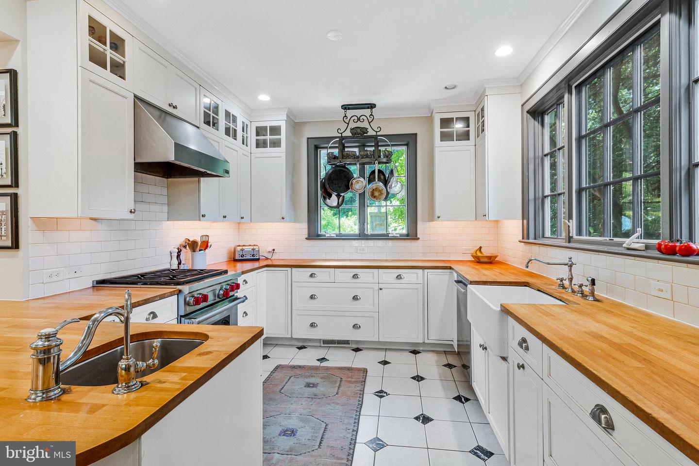 412 N VIEW TER, ALEXANDRIA, Virginia 22301, 5 Bedrooms Bedrooms, ,4 BathroomsBathrooms,Residential,For sale,412 N VIEW TER,VAAX2046860 MLS # VAAX2046860