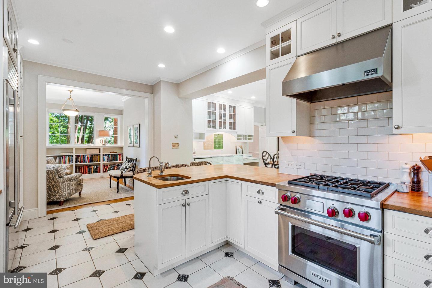412 N VIEW TER, ALEXANDRIA, Virginia 22301, 5 Bedrooms Bedrooms, ,4 BathroomsBathrooms,Residential,For sale,412 N VIEW TER,VAAX2046860 MLS # VAAX2046860
