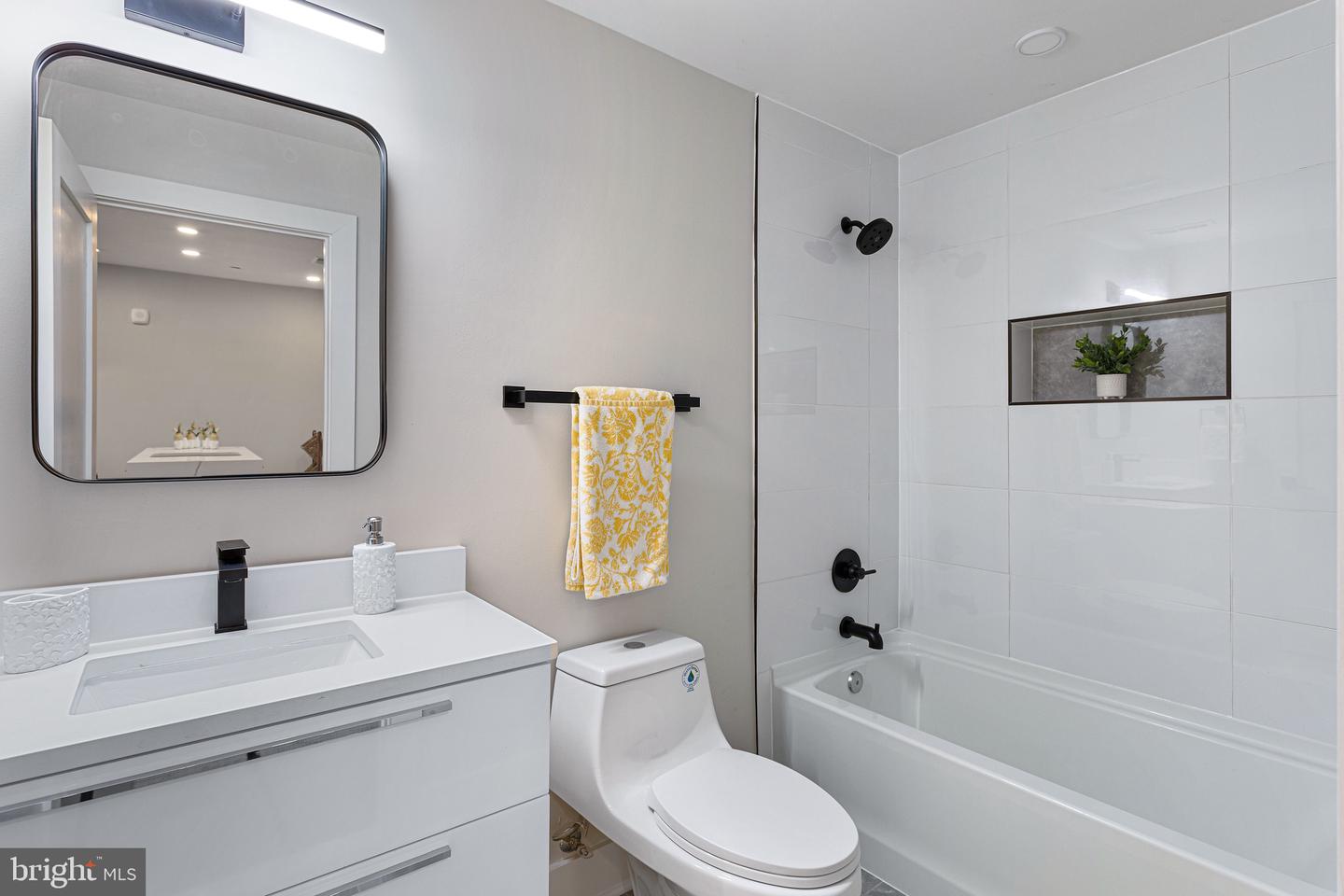 2209 M ST NE #3, WASHINGTON, District Of Columbia 20002, 1 Bedroom Bedrooms, ,1 BathroomBathrooms,Residential,For sale,2209 M ST NE #3,DCDC2207718 MLS # DCDC2207718