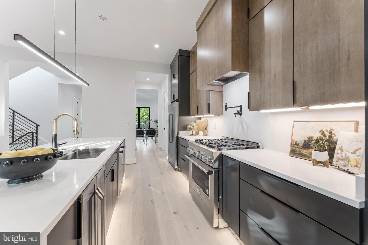 824 N EDISON ST, ARLINGTON, Virginia 22205, 5 Bedrooms Bedrooms, ,4 BathroomsBathrooms,Residential,For sale,824 N EDISON ST,VAAR2059852 MLS # VAAR2059852