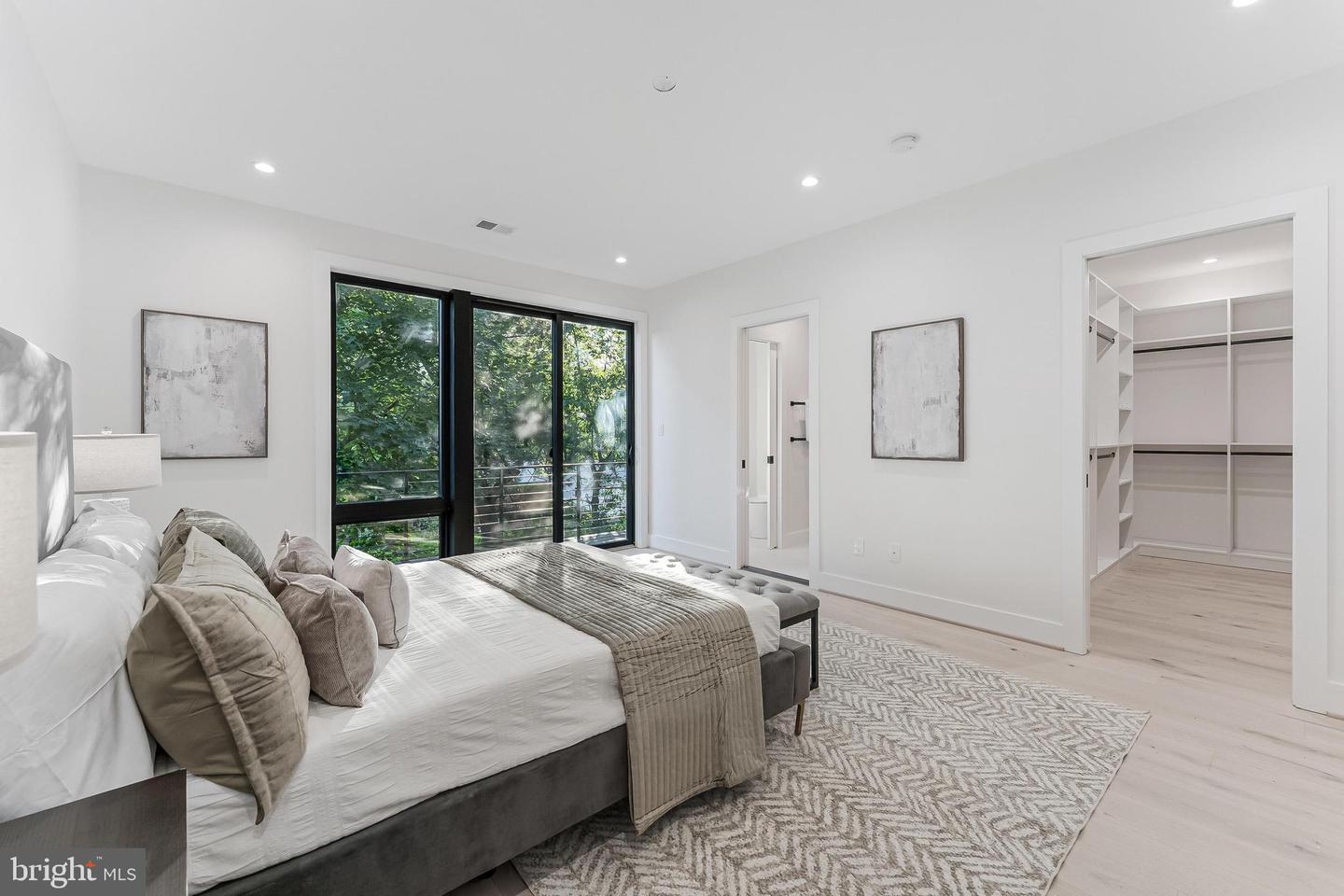 824 N EDISON ST, ARLINGTON, Virginia 22205, 5 Bedrooms Bedrooms, ,4 BathroomsBathrooms,Residential,For sale,824 N EDISON ST,VAAR2059852 MLS # VAAR2059852