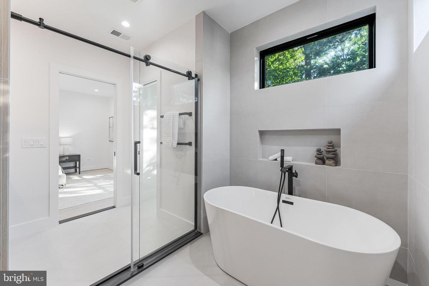 824 N EDISON ST, ARLINGTON, Virginia 22205, 5 Bedrooms Bedrooms, ,4 BathroomsBathrooms,Residential,For sale,824 N EDISON ST,VAAR2059852 MLS # VAAR2059852