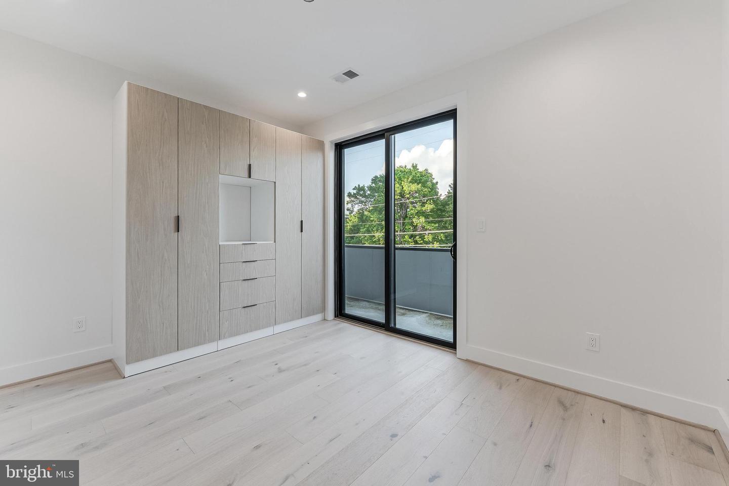 824 N EDISON ST, ARLINGTON, Virginia 22205, 5 Bedrooms Bedrooms, ,4 BathroomsBathrooms,Residential,For sale,824 N EDISON ST,VAAR2059852 MLS # VAAR2059852