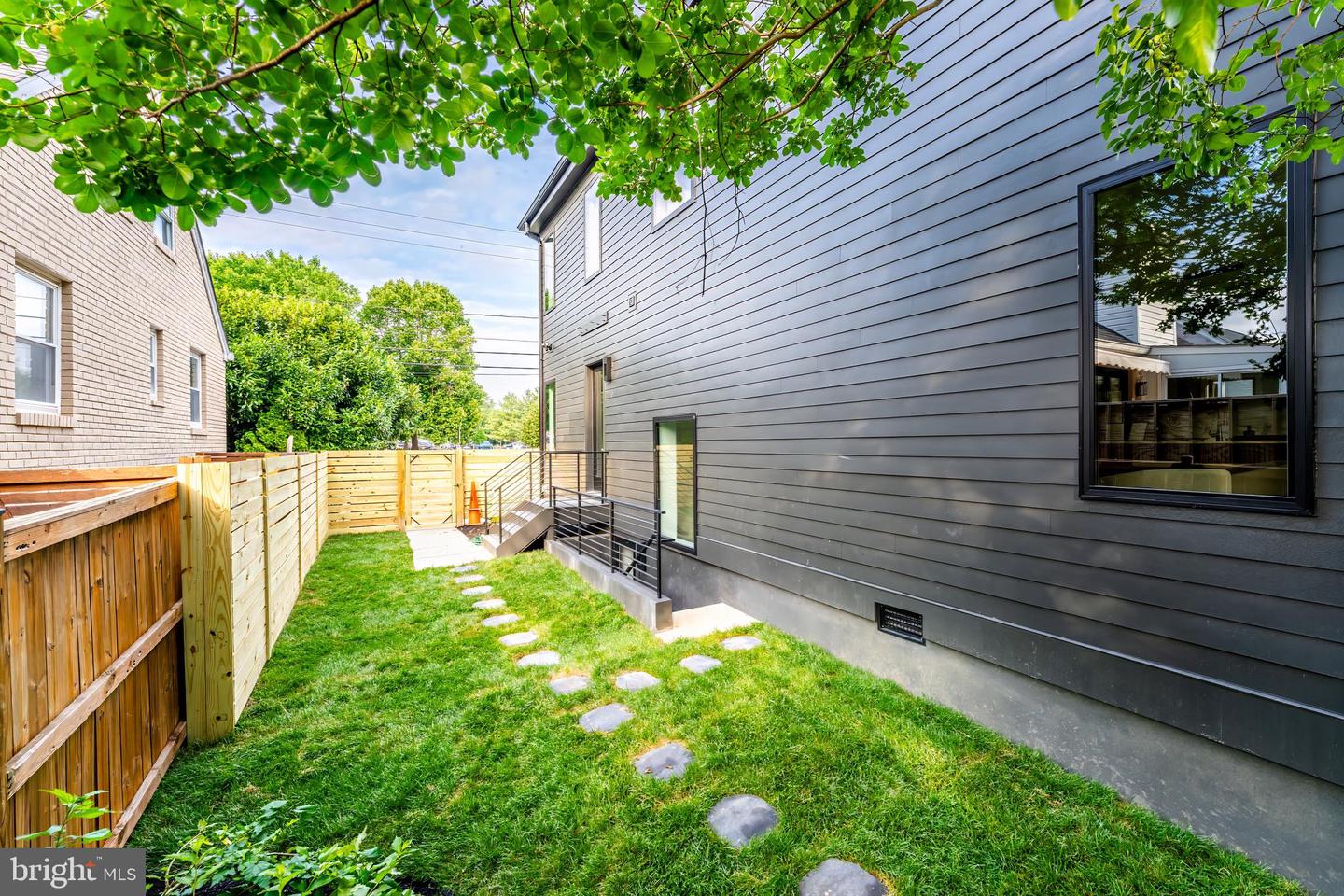 824 N EDISON ST, ARLINGTON, Virginia 22205, 5 Bedrooms Bedrooms, ,4 BathroomsBathrooms,Residential,For sale,824 N EDISON ST,VAAR2059852 MLS # VAAR2059852
