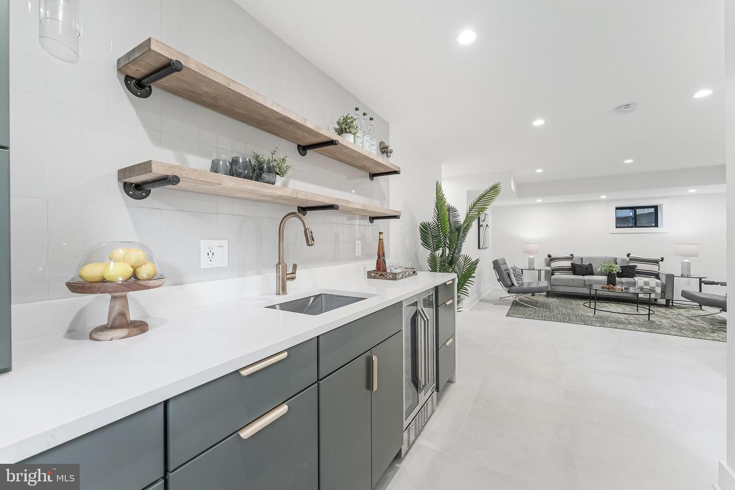 824 N EDISON ST, ARLINGTON, Virginia 22205, 5 Bedrooms Bedrooms, ,4 BathroomsBathrooms,Residential,For sale,824 N EDISON ST,VAAR2059852 MLS # VAAR2059852