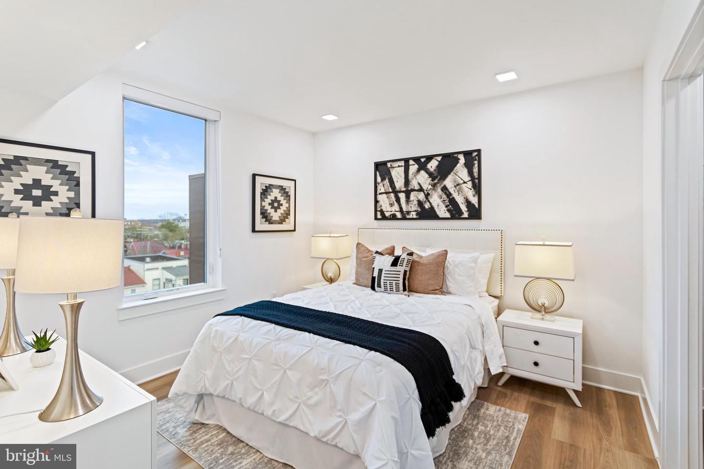 701 N HENRY ST #210, ALEXANDRIA, Virginia 22314, 2 Bedrooms Bedrooms, ,2 BathroomsBathrooms,Residential,For sale,701 N HENRY ST #210,VAAX2046894 MLS # VAAX2046894