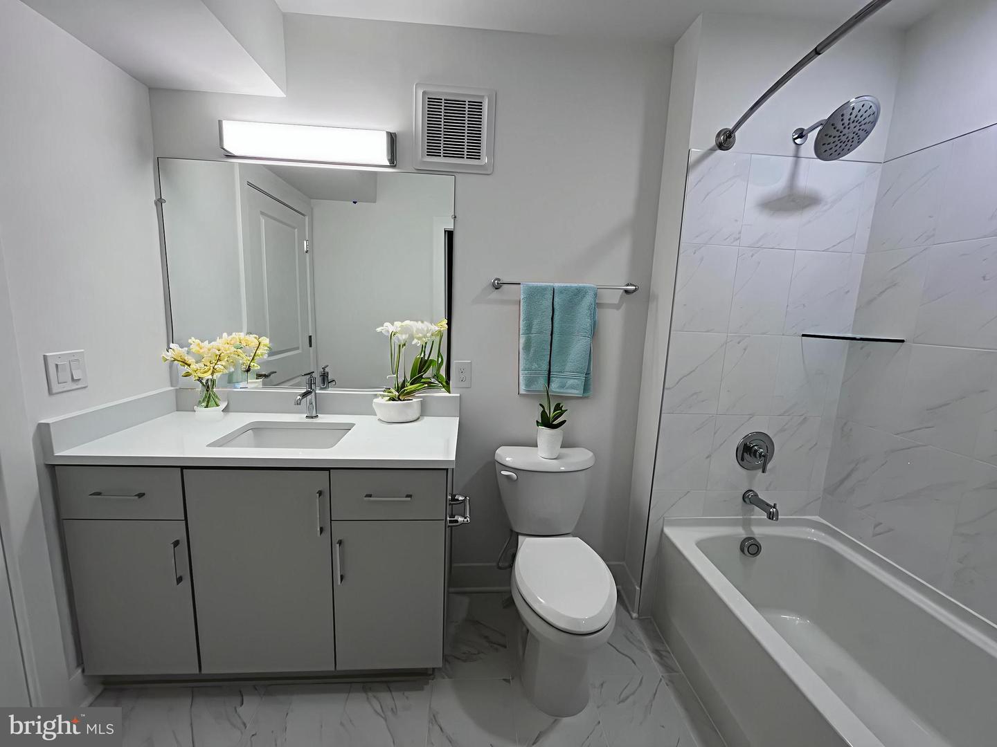 701 N HENRY ST #210, ALEXANDRIA, Virginia 22314, 2 Bedrooms Bedrooms, ,2 BathroomsBathrooms,Residential,For sale,701 N HENRY ST #210,VAAX2046894 MLS # VAAX2046894