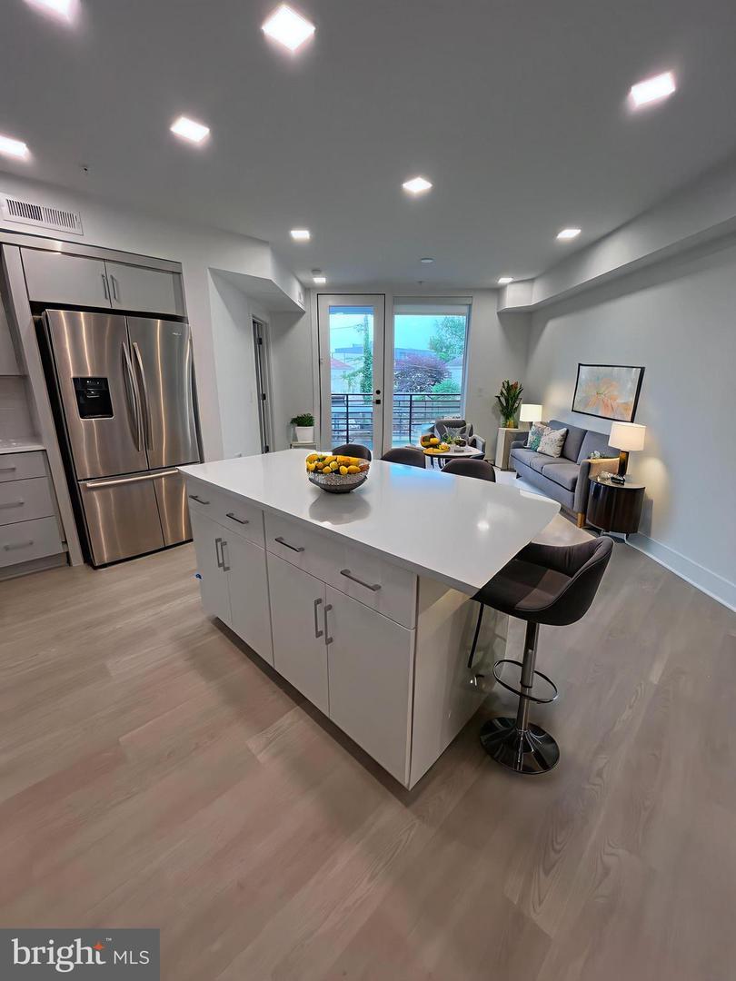 701 N HENRY ST #210, ALEXANDRIA, Virginia 22314, 2 Bedrooms Bedrooms, ,2 BathroomsBathrooms,Residential,For sale,701 N HENRY ST #210,VAAX2046894 MLS # VAAX2046894