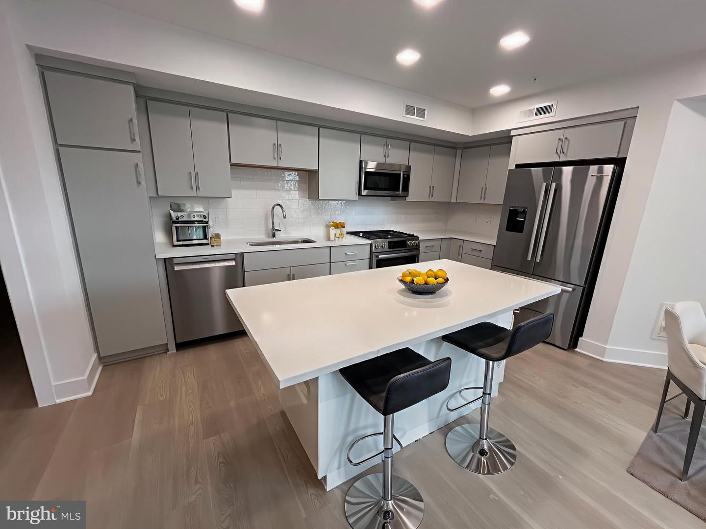 701 N HENRY ST #210, ALEXANDRIA, Virginia 22314, 2 Bedrooms Bedrooms, ,2 BathroomsBathrooms,Residential,For sale,701 N HENRY ST #210,VAAX2046894 MLS # VAAX2046894