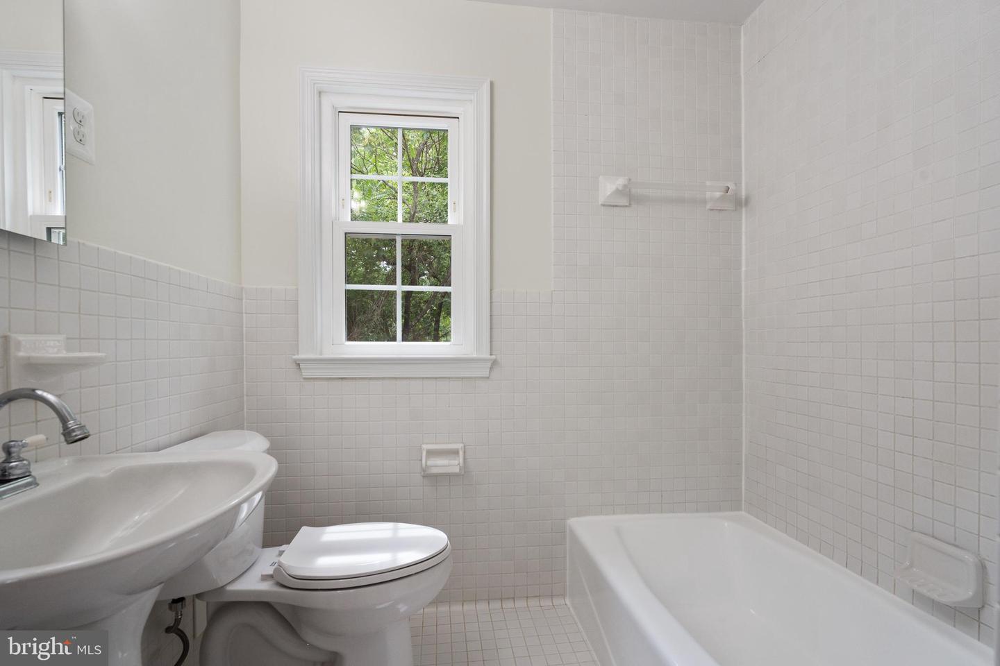 6727 W WAKEFIELD DR #B2, ALEXANDRIA, Virginia 22307, 2 Bedrooms Bedrooms, ,1 BathroomBathrooms,Residential,For sale,6727 W WAKEFIELD DR #B2,VAFX2250424 MLS # VAFX2250424
