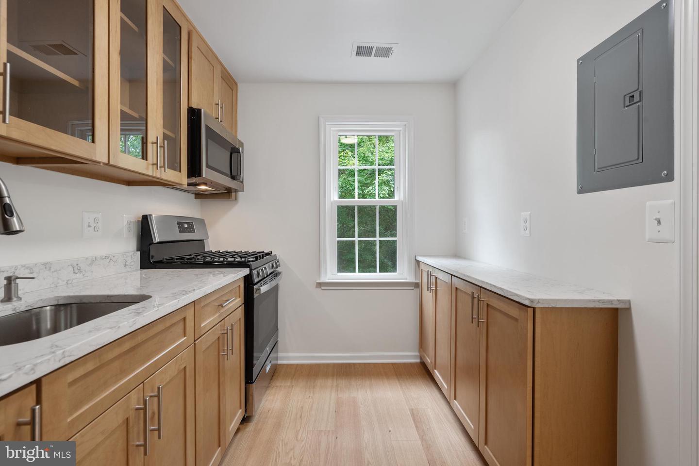 6727 W WAKEFIELD DR #B2, ALEXANDRIA, Virginia 22307, 2 Bedrooms Bedrooms, ,1 BathroomBathrooms,Residential,For sale,6727 W WAKEFIELD DR #B2,VAFX2250424 MLS # VAFX2250424