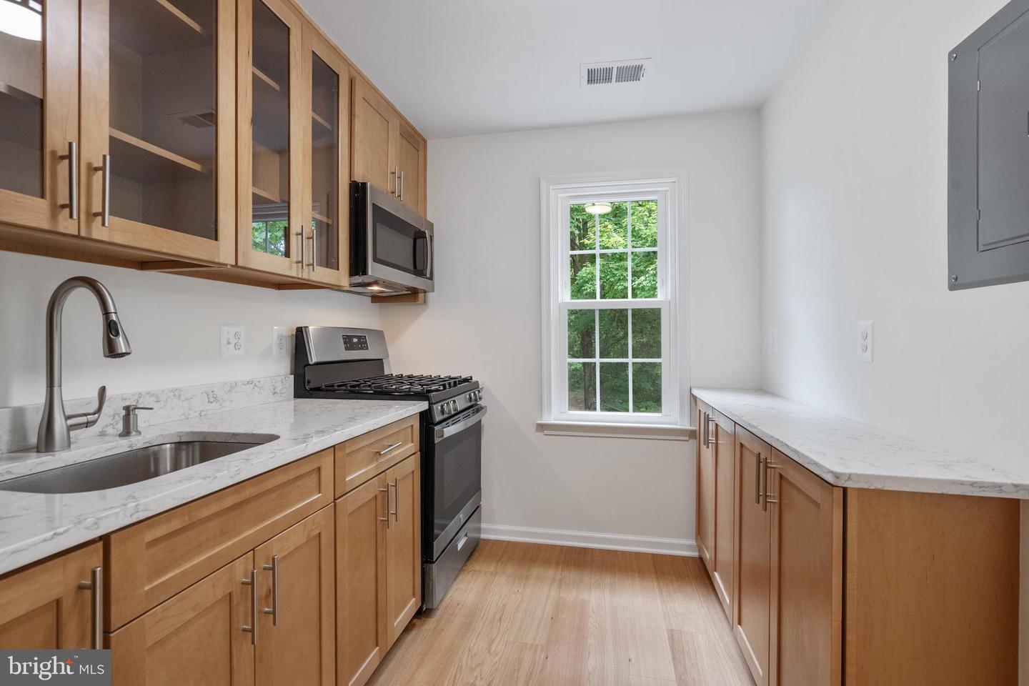 6727 W WAKEFIELD DR #B2, ALEXANDRIA, Virginia 22307, 2 Bedrooms Bedrooms, ,1 BathroomBathrooms,Residential,For sale,6727 W WAKEFIELD DR #B2,VAFX2250424 MLS # VAFX2250424