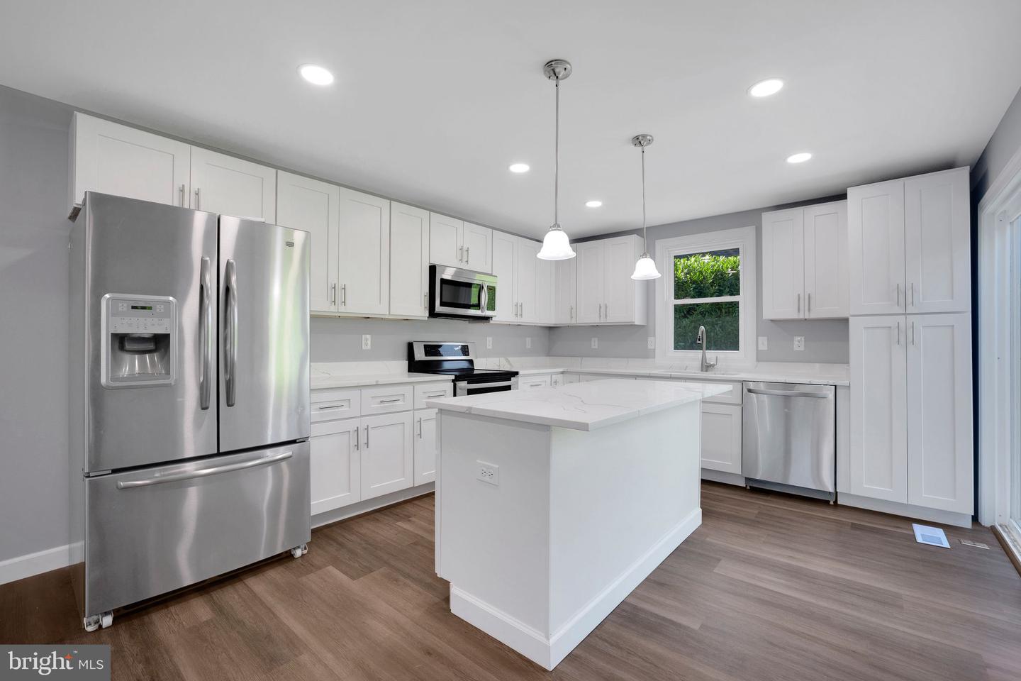 152 OAK VIEW DR SE, LEESBURG, Virginia 20175, 4 Bedrooms Bedrooms, ,3 BathroomsBathrooms,Residential,For sale,152 OAK VIEW DR SE,VALO2100444 MLS # VALO2100444