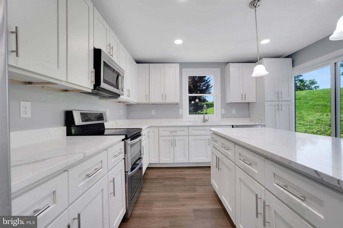 152 OAK VIEW DR SE, LEESBURG, Virginia 20175, 4 Bedrooms Bedrooms, ,3 BathroomsBathrooms,Residential,For sale,152 OAK VIEW DR SE,VALO2100444 MLS # VALO2100444