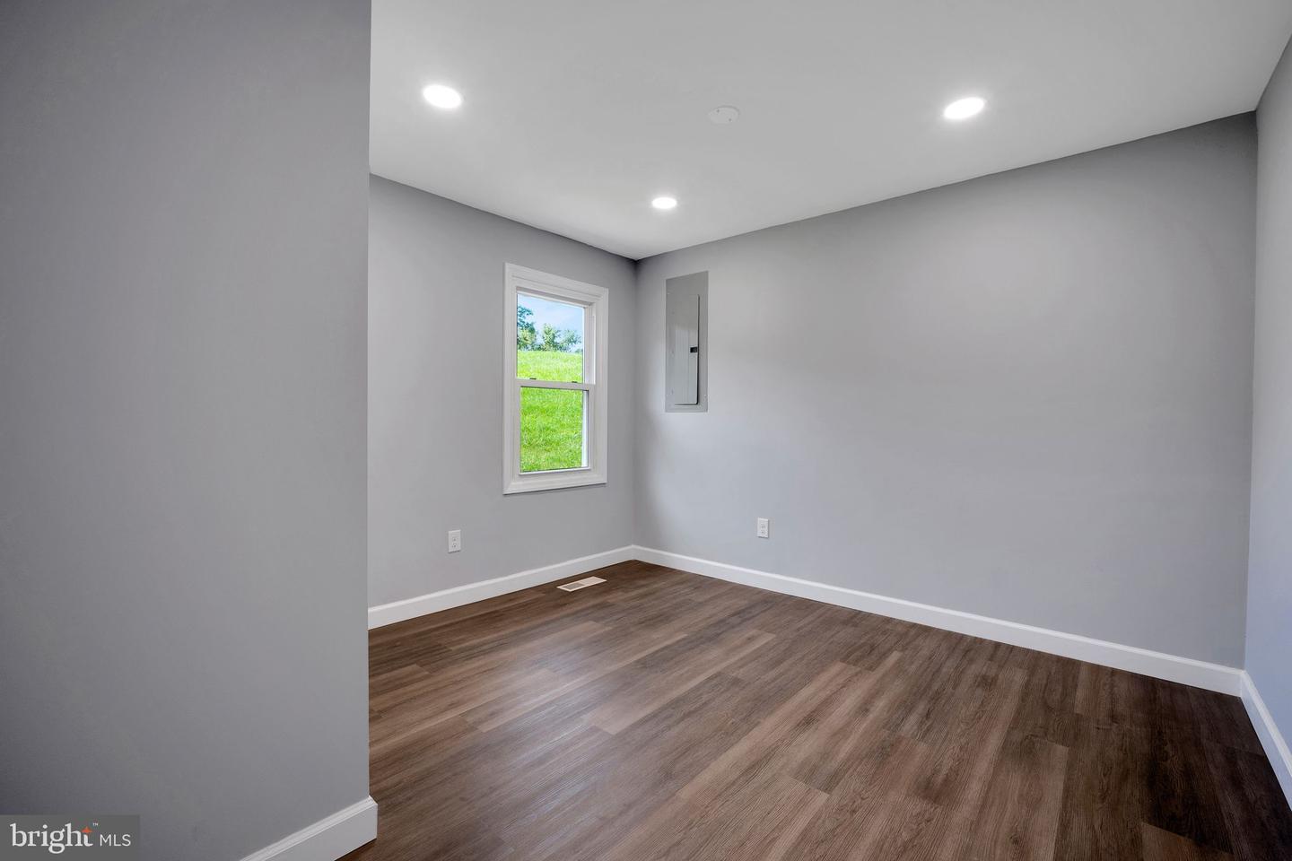 152 OAK VIEW DR SE, LEESBURG, Virginia 20175, 4 Bedrooms Bedrooms, ,3 BathroomsBathrooms,Residential,For sale,152 OAK VIEW DR SE,VALO2100444 MLS # VALO2100444