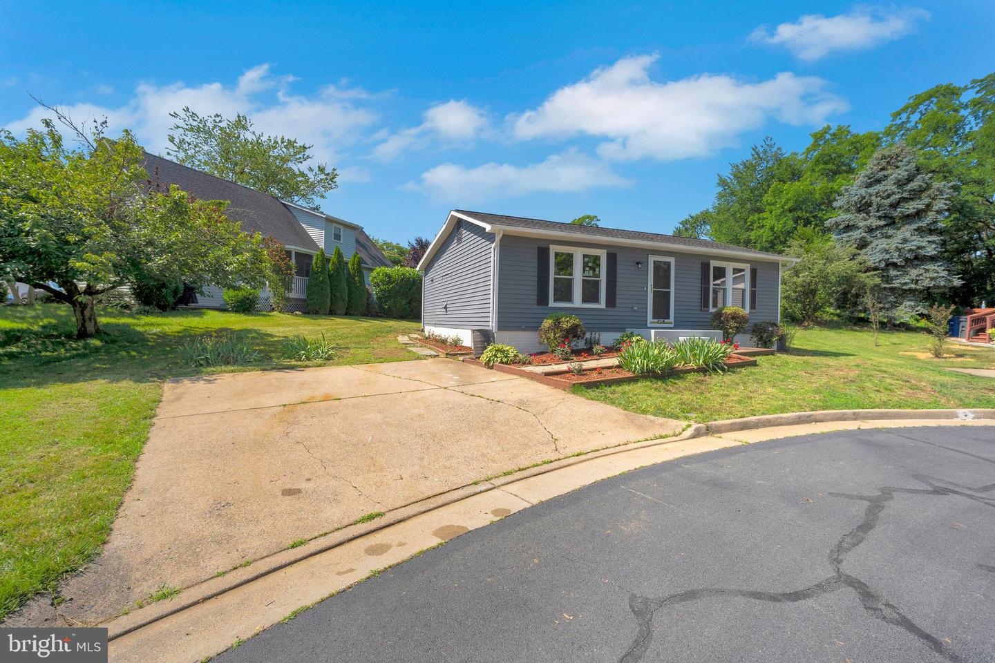 152 OAK VIEW DR SE, LEESBURG, Virginia 20175, 4 Bedrooms Bedrooms, ,3 BathroomsBathrooms,Residential,For sale,152 OAK VIEW DR SE,VALO2100444 MLS # VALO2100444