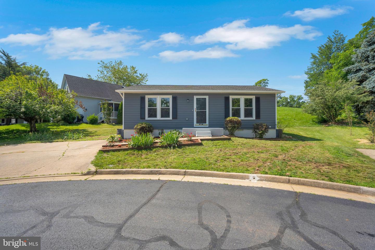 152 OAK VIEW DR SE, LEESBURG, Virginia 20175, 4 Bedrooms Bedrooms, ,3 BathroomsBathrooms,Residential,For sale,152 OAK VIEW DR SE,VALO2100444 MLS # VALO2100444
