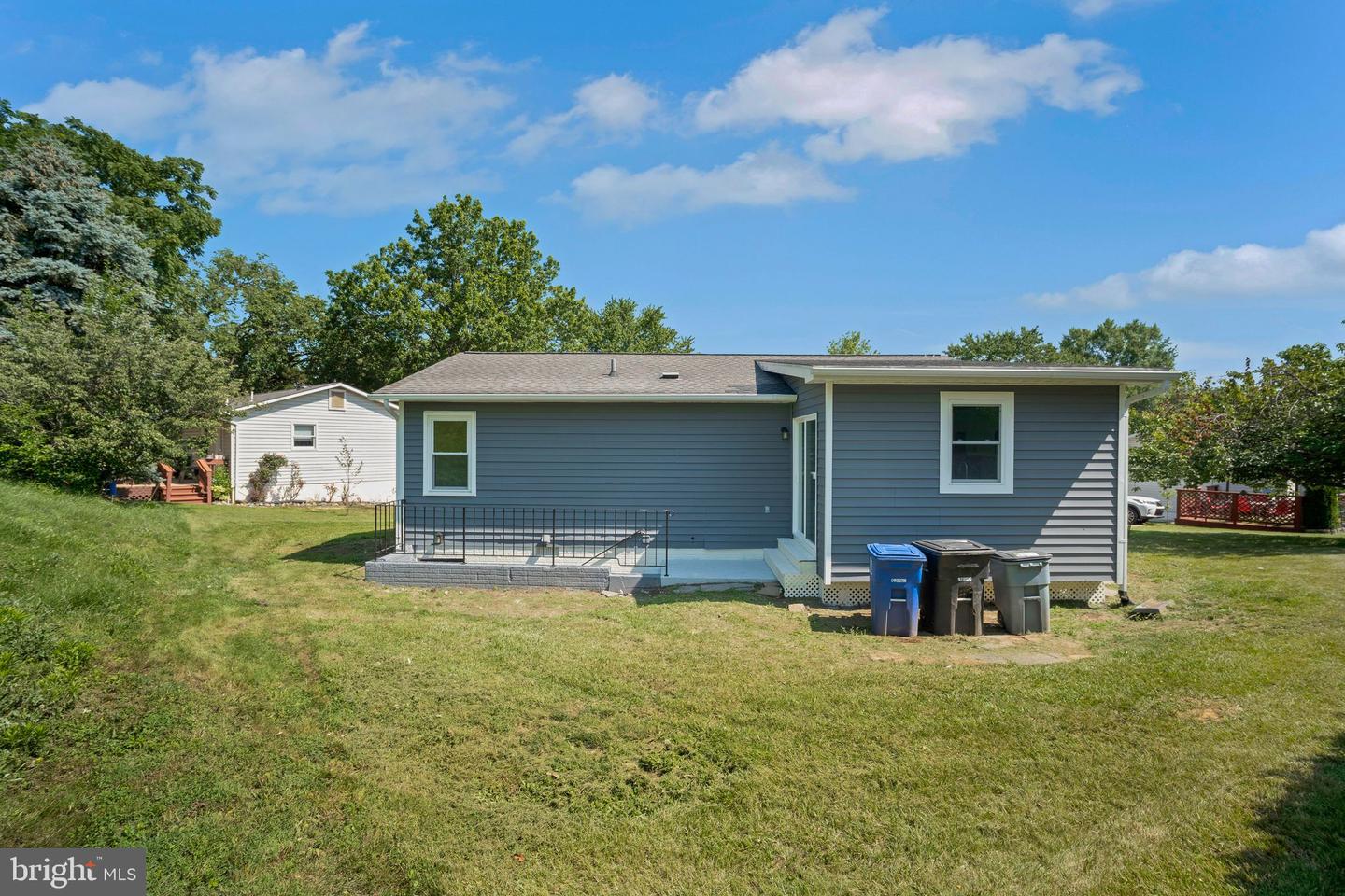 152 OAK VIEW DR SE, LEESBURG, Virginia 20175, 4 Bedrooms Bedrooms, ,3 BathroomsBathrooms,Residential,For sale,152 OAK VIEW DR SE,VALO2100444 MLS # VALO2100444