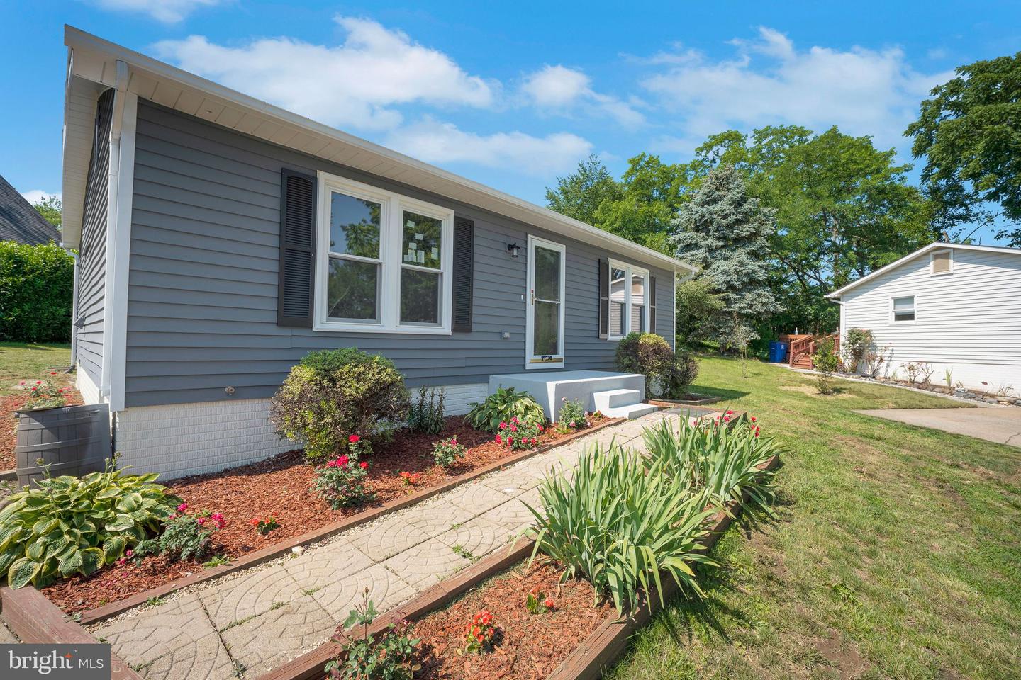 152 OAK VIEW DR SE, LEESBURG, Virginia 20175, 4 Bedrooms Bedrooms, ,3 BathroomsBathrooms,Residential,For sale,152 OAK VIEW DR SE,VALO2100444 MLS # VALO2100444