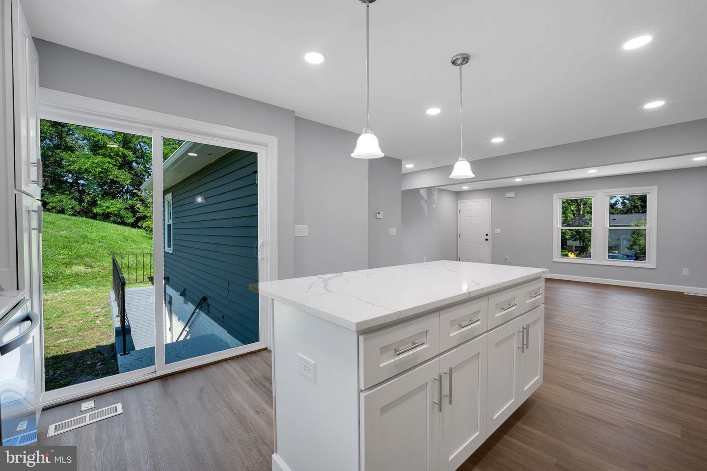 152 OAK VIEW DR SE, LEESBURG, Virginia 20175, 4 Bedrooms Bedrooms, ,3 BathroomsBathrooms,Residential,For sale,152 OAK VIEW DR SE,VALO2100444 MLS # VALO2100444