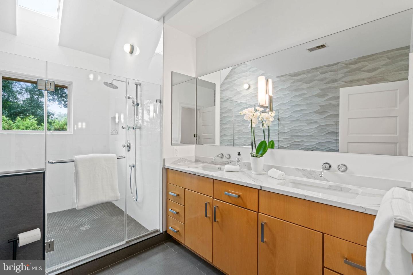 2714 QUEBEC ST NW, WASHINGTON, District Of Columbia 20008, 7 Bedrooms Bedrooms, ,7 BathroomsBathrooms,Residential,For sale,2714 QUEBEC ST NW,DCDC2207654 MLS # DCDC2207654