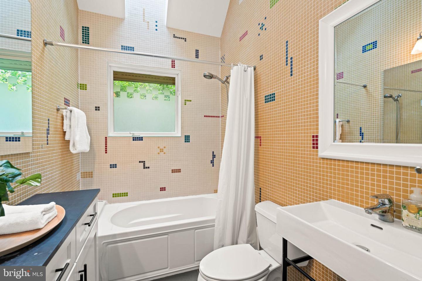 2714 QUEBEC ST NW, WASHINGTON, District Of Columbia 20008, 7 Bedrooms Bedrooms, ,7 BathroomsBathrooms,Residential,For sale,2714 QUEBEC ST NW,DCDC2207654 MLS # DCDC2207654