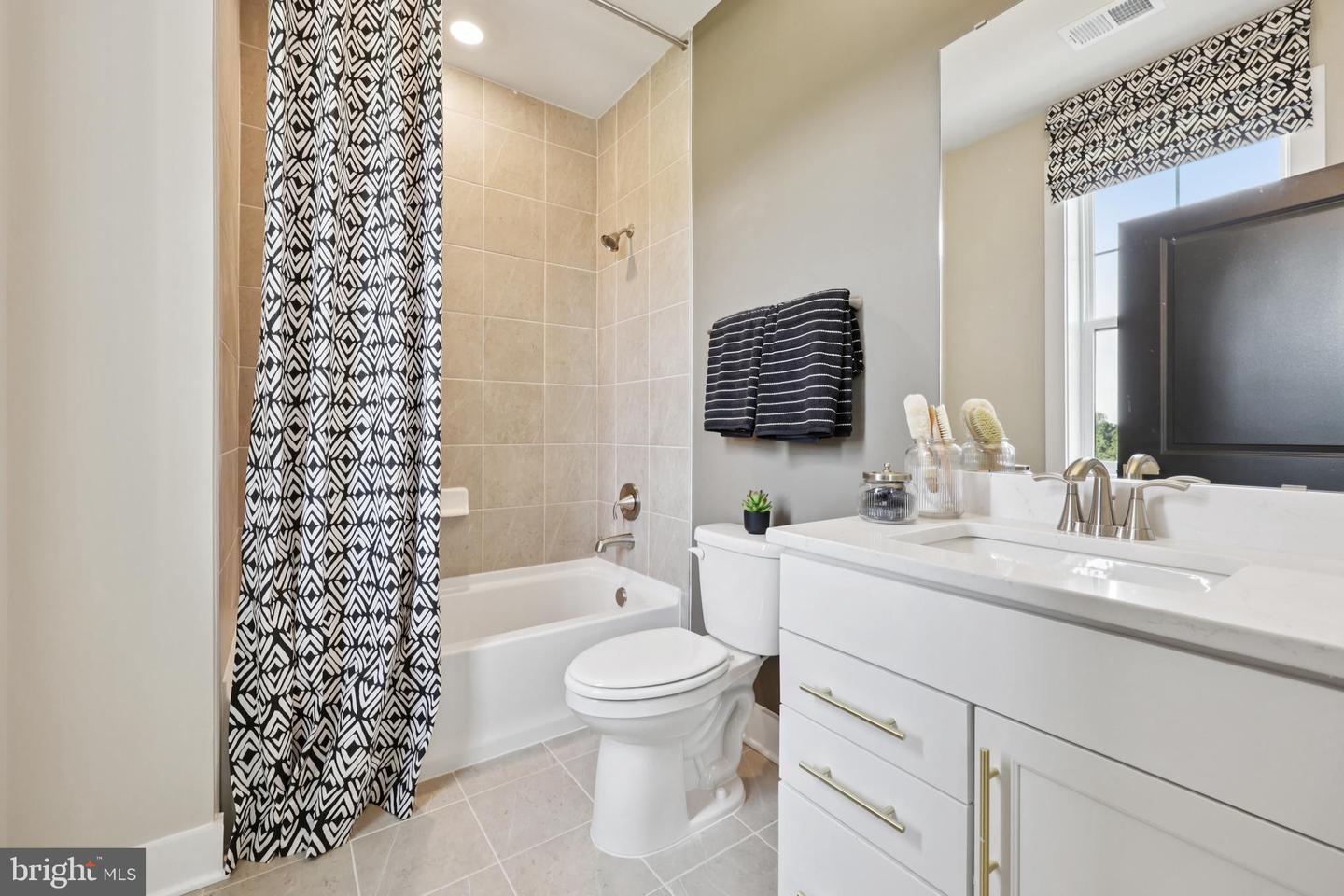 8264 COLLING MANOR CT, ALEXANDRIA, Virginia 22308, 6 Bedrooms Bedrooms, ,6 BathroomsBathrooms,Residential,For sale,8264 COLLING MANOR CT,VAFX2250496 MLS # VAFX2250496