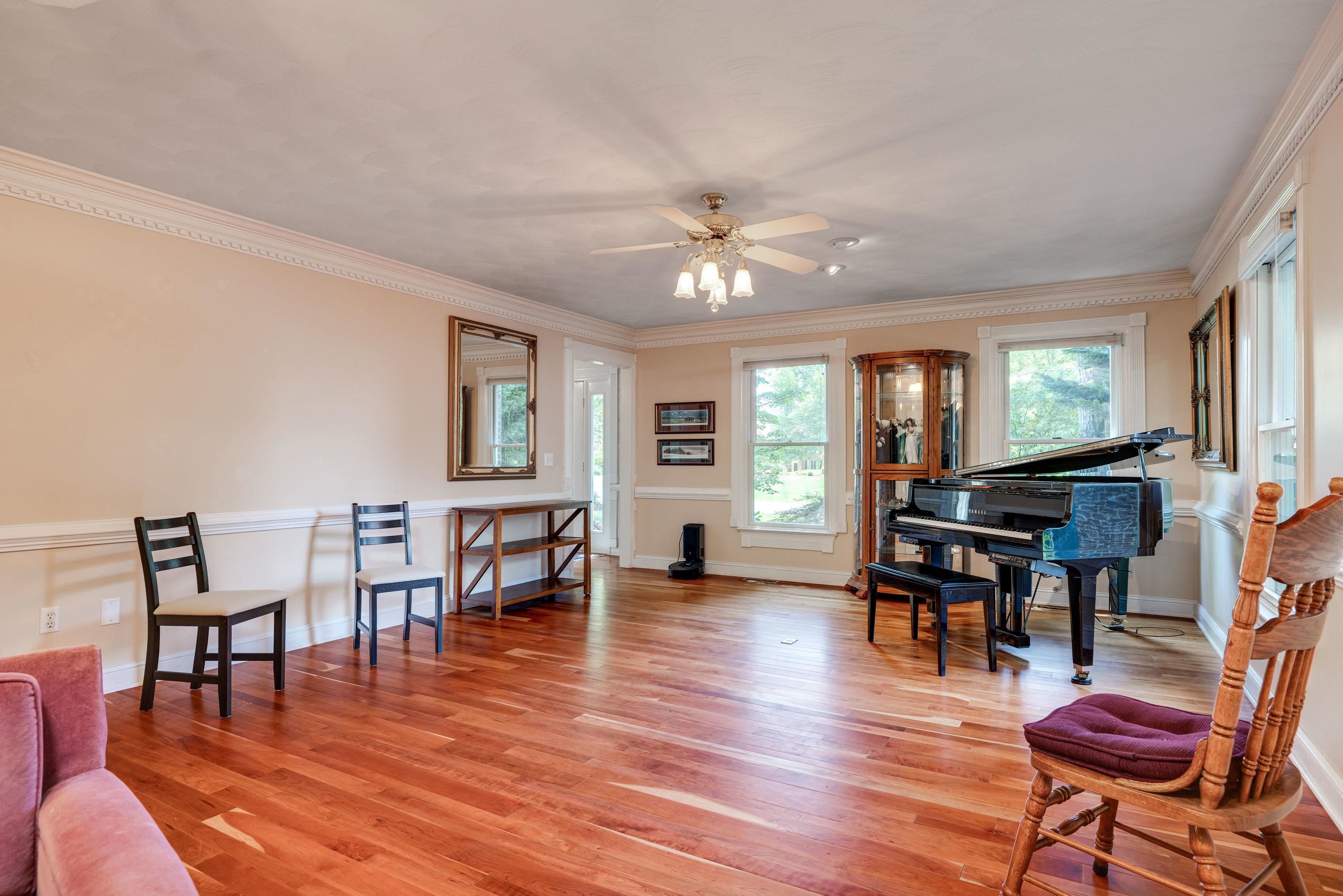 1515 CUMBERLAND DR, ROCKINGHAM, Virginia 22801, 5 Bedrooms Bedrooms, ,3 BathroomsBathrooms,Residential,1515 CUMBERLAND DR,666107 MLS # 666107
