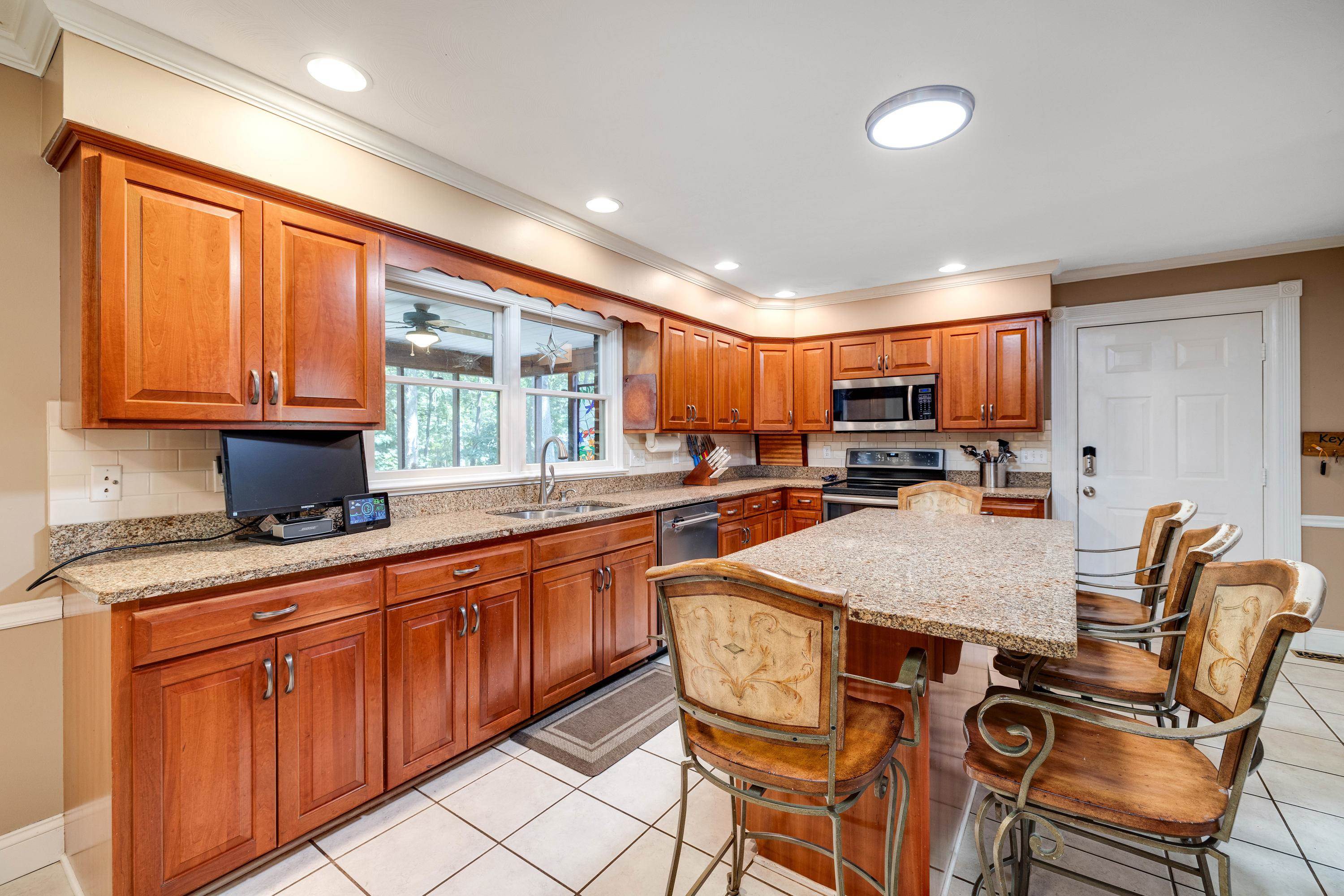 1515 CUMBERLAND DR, ROCKINGHAM, Virginia 22801, 5 Bedrooms Bedrooms, ,3 BathroomsBathrooms,Residential,1515 CUMBERLAND DR,666107 MLS # 666107