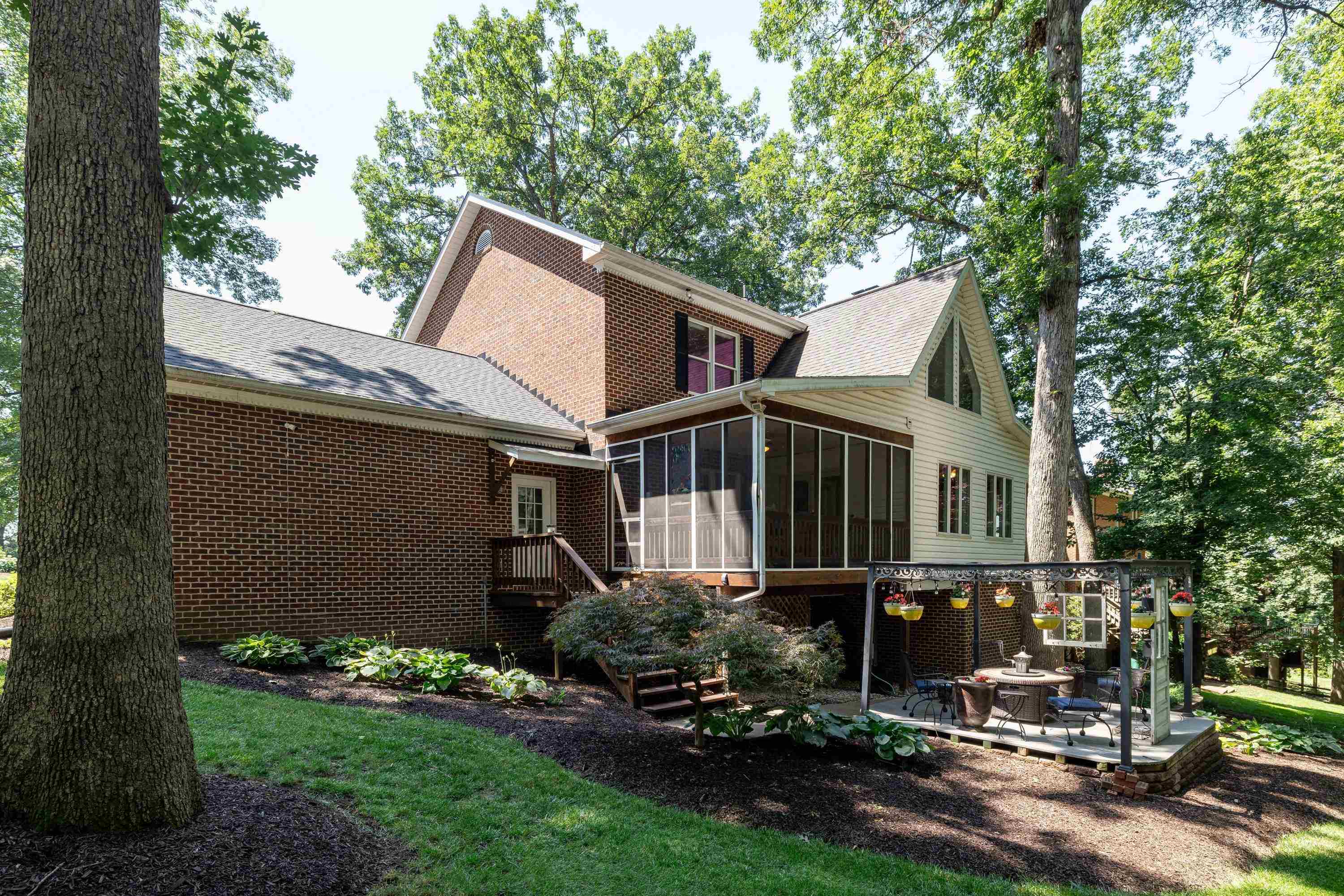 1515 CUMBERLAND DR, ROCKINGHAM, Virginia 22801, 5 Bedrooms Bedrooms, ,3 BathroomsBathrooms,Residential,1515 CUMBERLAND DR,666107 MLS # 666107