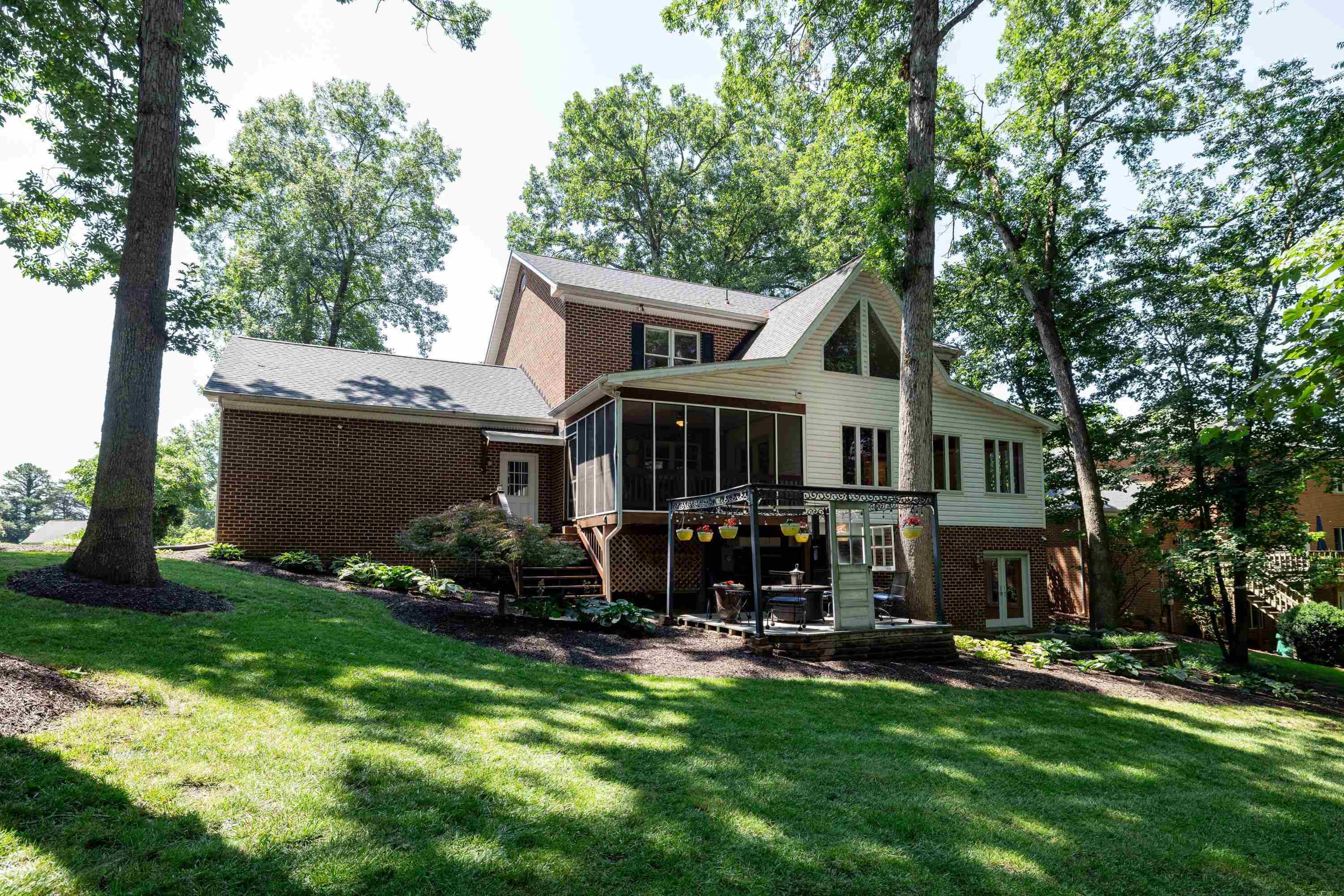 1515 CUMBERLAND DR, ROCKINGHAM, Virginia 22801, 5 Bedrooms Bedrooms, ,3 BathroomsBathrooms,Residential,1515 CUMBERLAND DR,666107 MLS # 666107