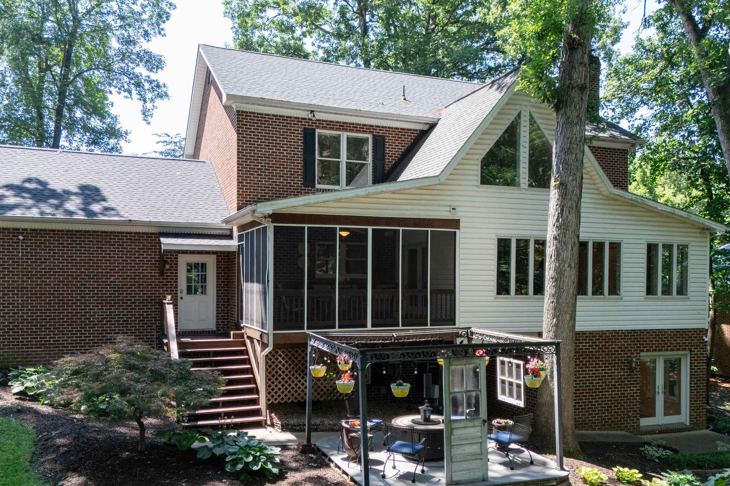 1515 CUMBERLAND DR, ROCKINGHAM, Virginia 22801, 5 Bedrooms Bedrooms, ,3 BathroomsBathrooms,Residential,1515 CUMBERLAND DR,666107 MLS # 666107