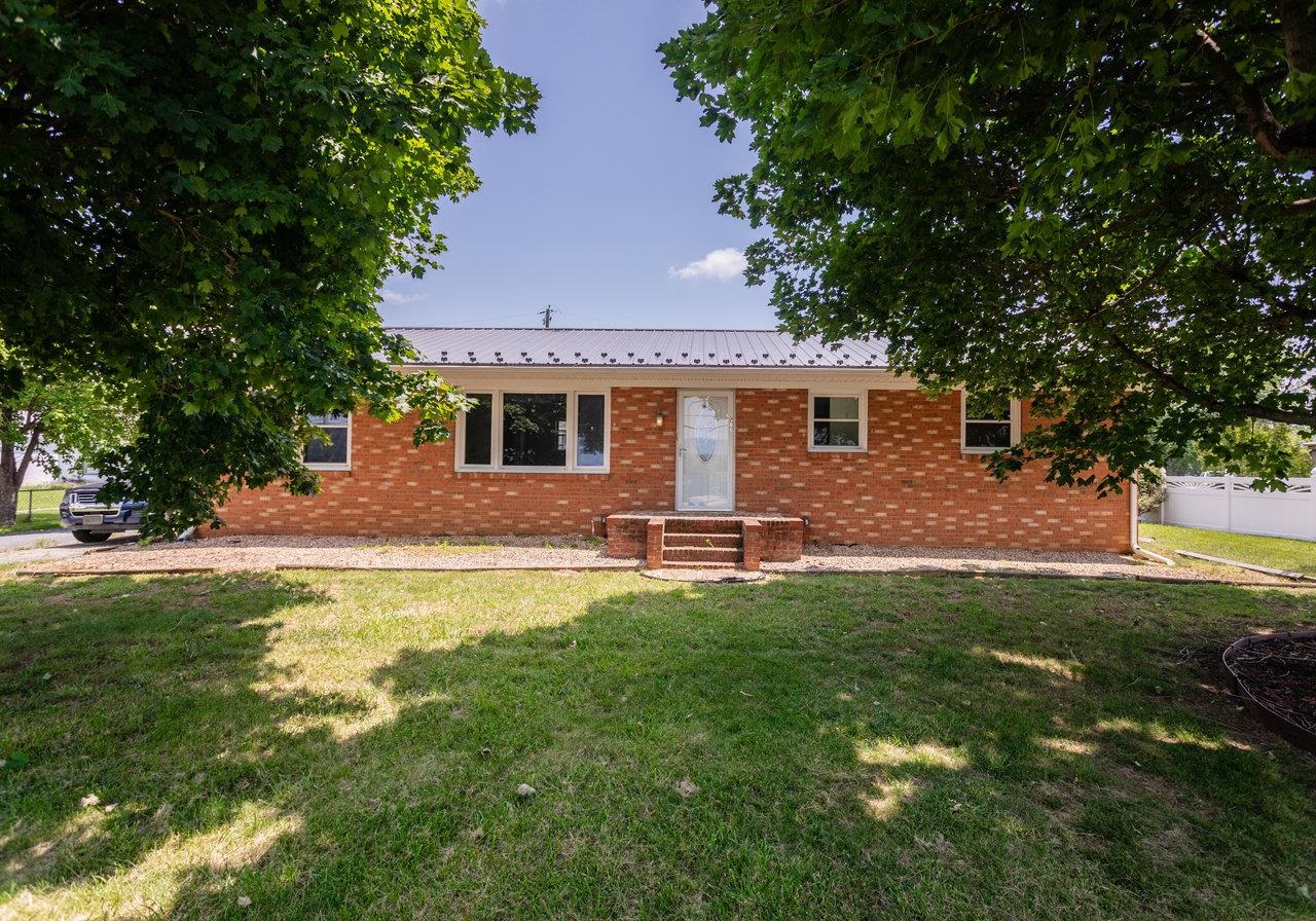 508 N STUART AVE, ELKTON, Virginia 22827, 3 Bedrooms Bedrooms, ,1 BathroomBathrooms,Residential,508 N STUART AVE,666111 MLS # 666111
