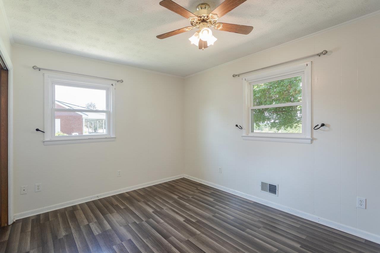 508 N STUART AVE, ELKTON, Virginia 22827, 3 Bedrooms Bedrooms, ,1 BathroomBathrooms,Residential,508 N STUART AVE,666111 MLS # 666111