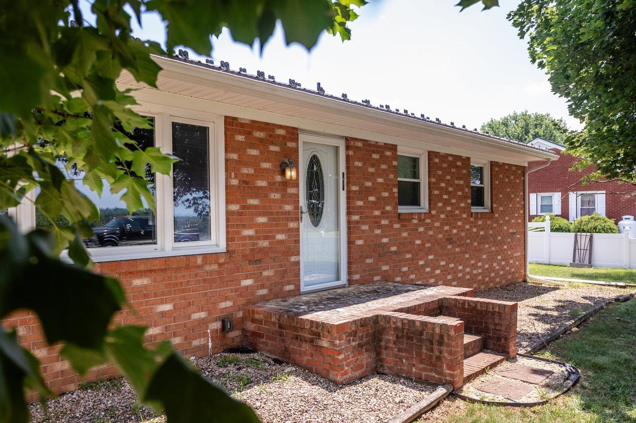 508 N STUART AVE, ELKTON, Virginia 22827, 3 Bedrooms Bedrooms, ,1 BathroomBathrooms,Residential,508 N STUART AVE,666111 MLS # 666111