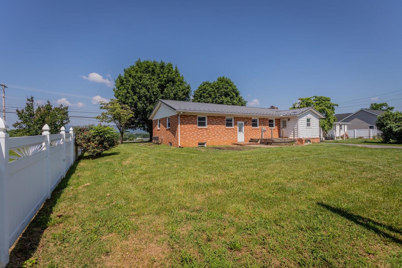 508 N STUART AVE, ELKTON, Virginia 22827, 3 Bedrooms Bedrooms, ,1 BathroomBathrooms,Residential,508 N STUART AVE,666111 MLS # 666111