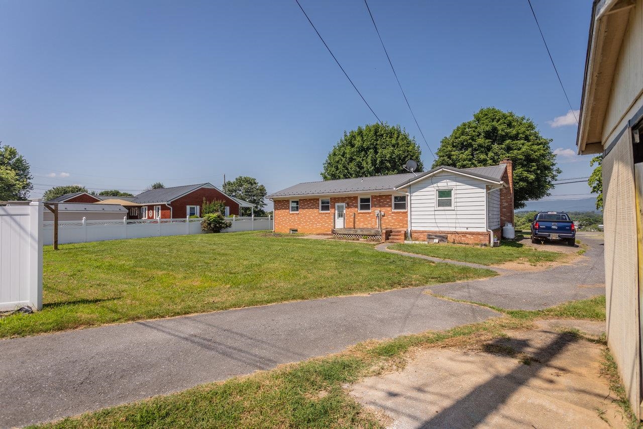 508 N STUART AVE, ELKTON, Virginia 22827, 3 Bedrooms Bedrooms, ,1 BathroomBathrooms,Residential,508 N STUART AVE,666111 MLS # 666111
