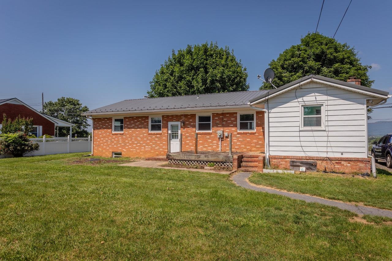 508 N STUART AVE, ELKTON, Virginia 22827, 3 Bedrooms Bedrooms, ,1 BathroomBathrooms,Residential,508 N STUART AVE,666111 MLS # 666111