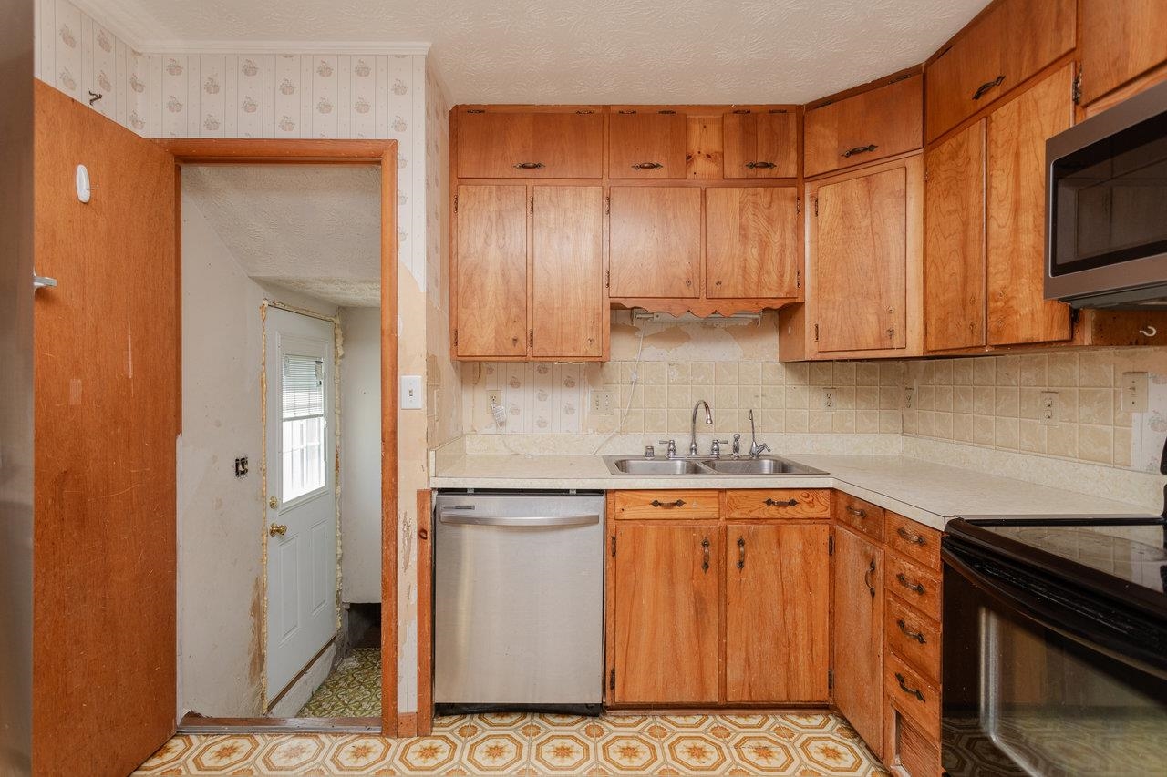 508 N STUART AVE, ELKTON, Virginia 22827, 3 Bedrooms Bedrooms, ,1 BathroomBathrooms,Residential,508 N STUART AVE,666111 MLS # 666111