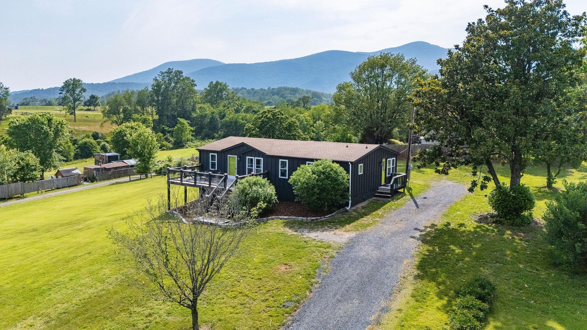 7825 ROCKFISH VALLEY HWY, AFTON, Virginia 22920, 3 Bedrooms Bedrooms, ,2 BathroomsBathrooms,Residential,7825 ROCKFISH VALLEY HWY,666113 MLS # 666113