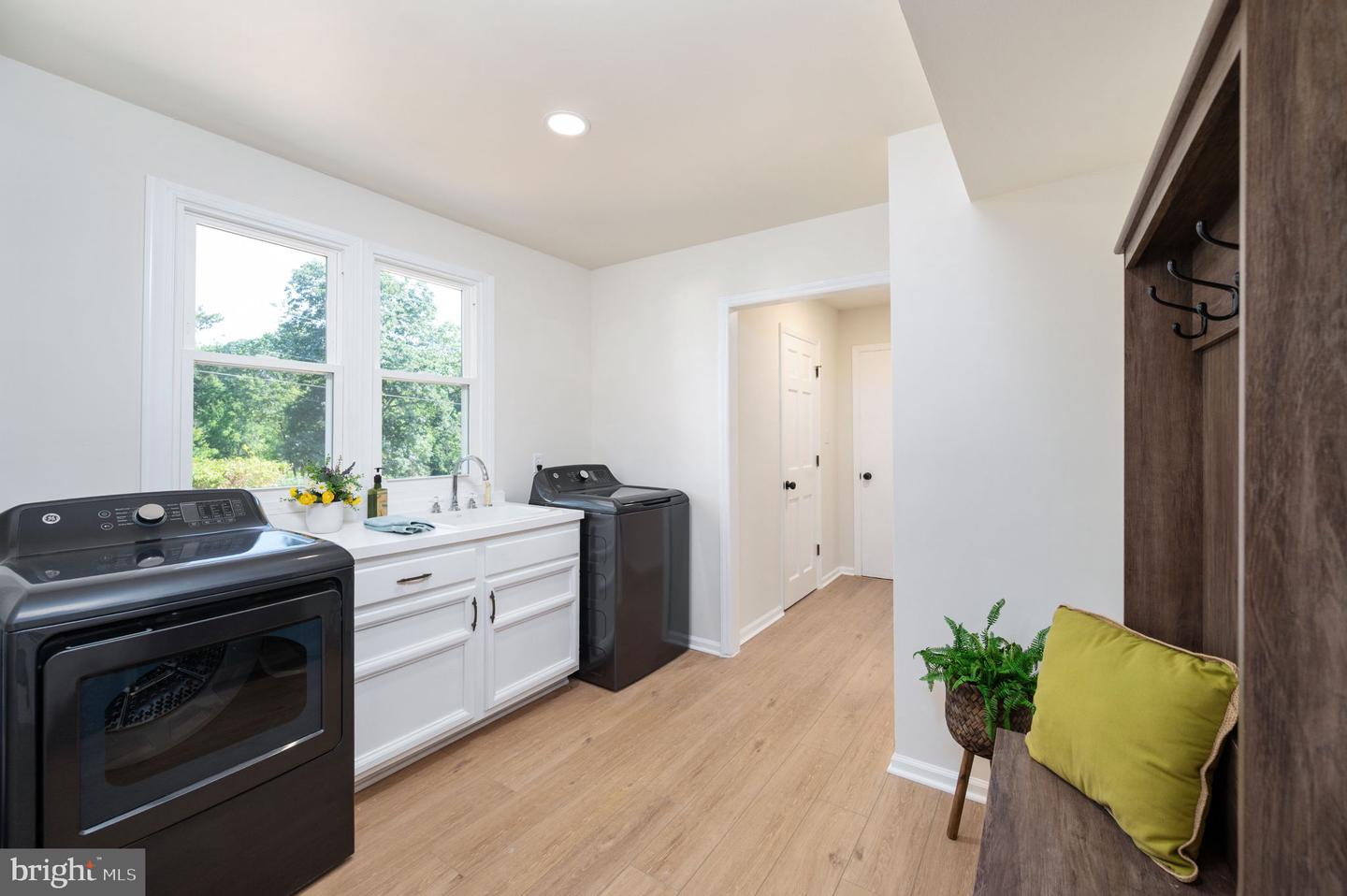 10548 KNOLLWOOD DR, MANASSAS, Virginia 20111, 4 Bedrooms Bedrooms, ,3 BathroomsBathrooms,Residential,For sale,10548 KNOLLWOOD DR,VAPW2095962 MLS # VAPW2095962