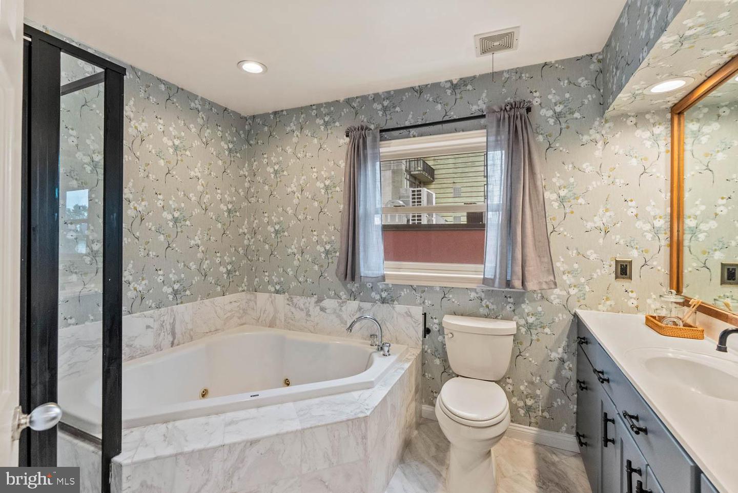 1406 CORCORAN ST NW #D, WASHINGTON, District Of Columbia 20009, 2 Bedrooms Bedrooms, ,2 BathroomsBathrooms,Residential,For sale,1406 CORCORAN ST NW #D,DCDC2203674 MLS # DCDC2203674