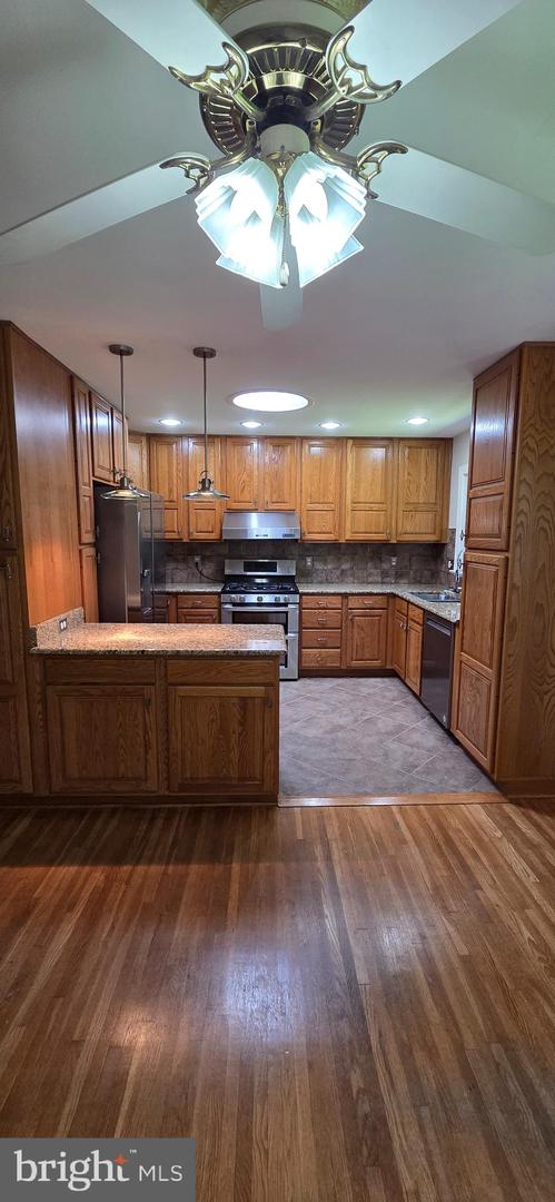 7632 WEBBWOOD CT, SPRINGFIELD, Virginia 22151, 4 Bedrooms Bedrooms, ,3 BathroomsBathrooms,Residential,For sale,7632 WEBBWOOD CT,VAFX2246108 MLS # VAFX2246108