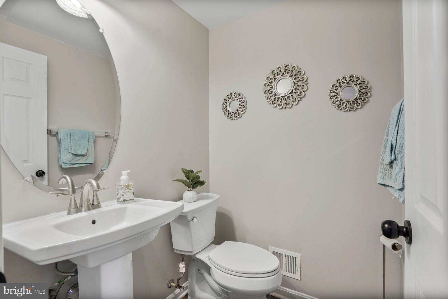 14401 CHALFONT DR, HAYMARKET, Virginia 20169, 5 Bedrooms Bedrooms, ,3 BathroomsBathrooms,Residential,For sale,14401 CHALFONT DR,VAPW2097040 MLS # VAPW2097040