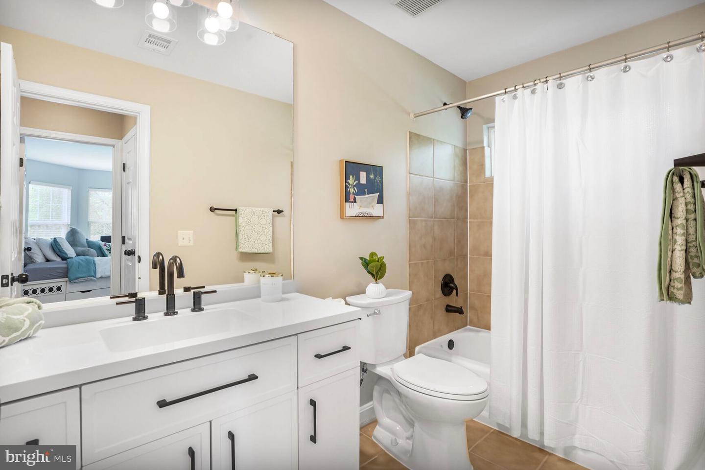 14401 CHALFONT DR, HAYMARKET, Virginia 20169, 5 Bedrooms Bedrooms, ,3 BathroomsBathrooms,Residential,For sale,14401 CHALFONT DR,VAPW2097040 MLS # VAPW2097040